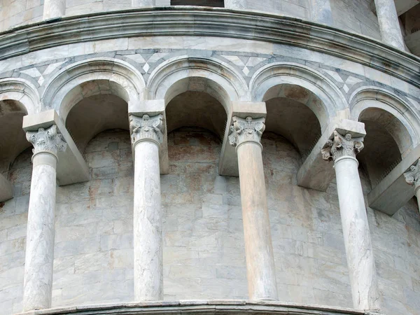 Pisa Elaborada Columnata Alrededor Legendaria Torre — Foto de Stock