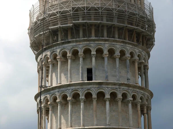 Pisa Elaborada Columnata Alrededor Legendaria Torre — Foto de Stock