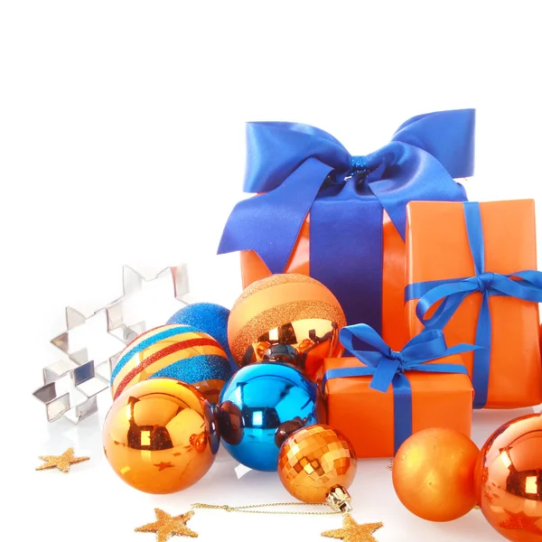 Attractive Blue Orange Christmas Ornaments Balls Stars Presents 배경에서 고립됨 — 스톡 사진