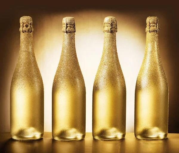 Four Elegant Unlabeled Bottles Luxury Golden Champagne Highlighted Brown Background — Stock Photo, Image