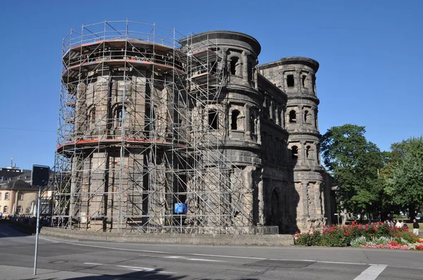 Porta Nigra Trier Porta Nigra Roman Roman Scaffolding Scaffolding Renovation — Stock Photo, Image