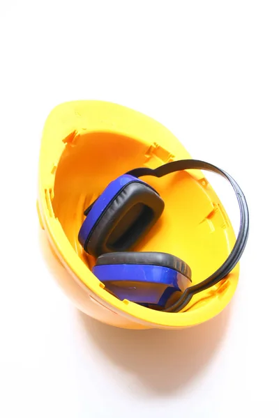 Gelber Helm Für Die Konstruktion Auf Weißem Hintergrund — Stockfoto