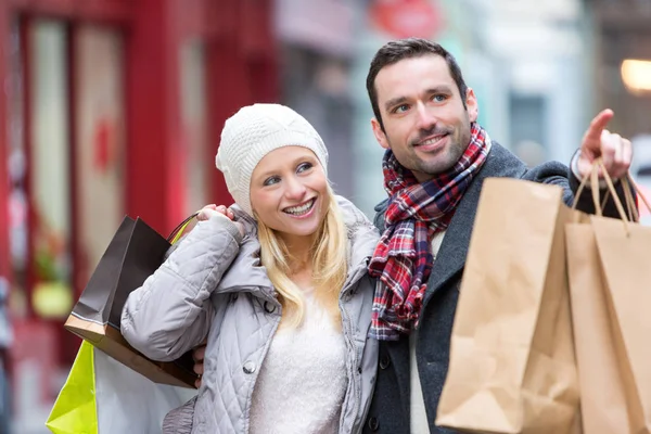 Vista Jovem Casal Atraente Com Sacos Compras — Fotografia de Stock