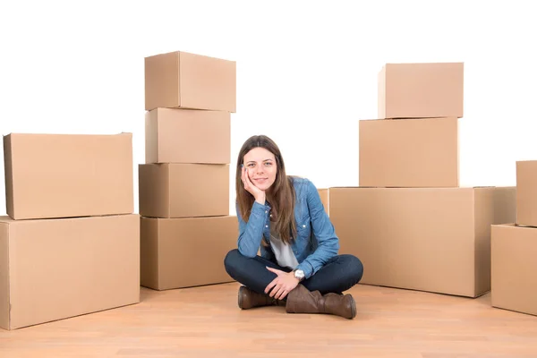 Schöne Mädchen Mit Kartons Auspacken Neue Heimat — Stockfoto