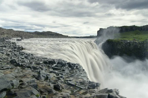 自然の美しさ川の流れ滝 — ストック写真