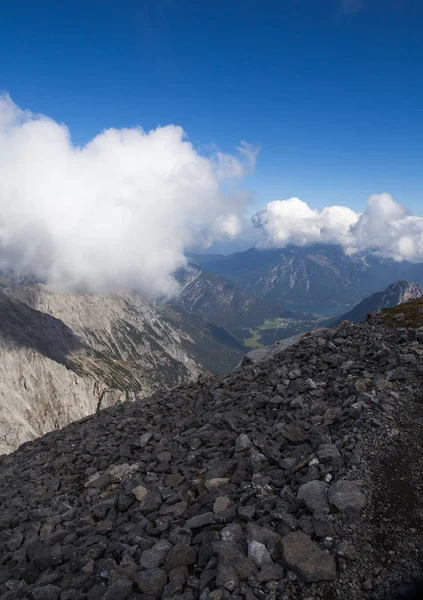 岩の多い山 自然の中での旅行 Sonnjoch — ストック写真