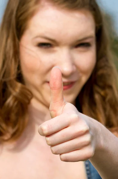 Adolescenti Con Pollici — Foto Stock