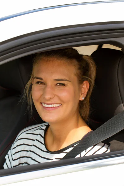 Vrouwelijke Vriendelijke Automobilist — Stockfoto