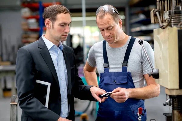 Factory Young Boss Worker Conversation — Stock Photo, Image