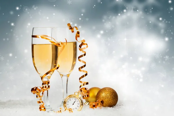 Lunettes Avec Champagne Décoration Noël Sur Fond Hiver — Photo
