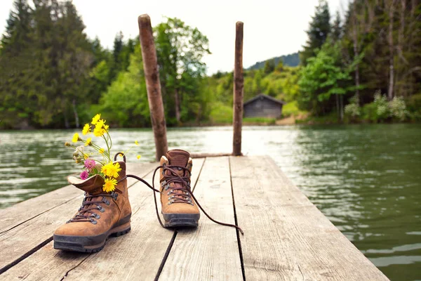 Botas Caminhada Lago — Fotografia de Stock