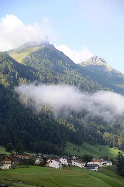 Vue Panoramique Sur Paysage Magnifique Avec Une Chaîne Montagnes — Photo