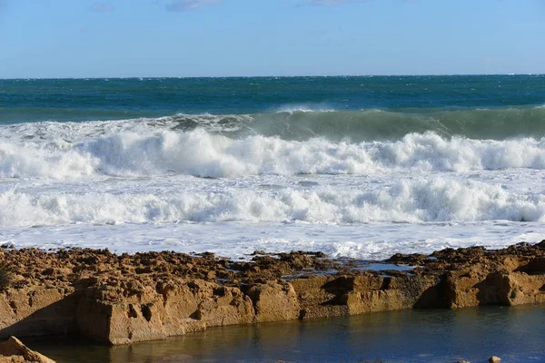 青い海の水自然旅行の波 — ストック写真