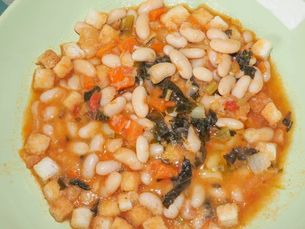 리볼리타 Ribollita 양배추 베이트 양파를 포함하여 야채로 토스카나 수프이다 — 스톡 사진