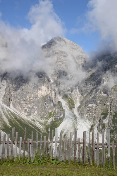 산맥이 아름다운 — 스톡 사진