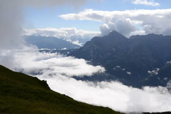 Mraky Mlha Stubai Stubaital Hora Hory Alpy Vysoké Hory Tirol — Stock fotografie