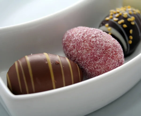 Шоколадные Трюфели Тарелке — стоковое фото