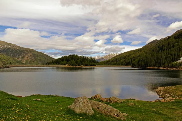 Biały Brunnsee Lago Fontana Bianca Południowym Tyrolu — Zdjęcie stockowe