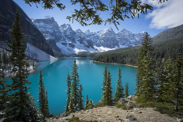 Beautiful Moraine Lake Banff National Park Light Dusting Snow Valley — Stock Photo, Image