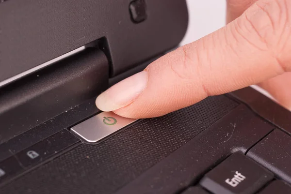 Close Van Een Hand Van Een Zwarte Vrouw Vinger Het — Stockfoto