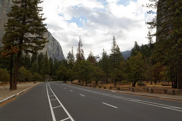 Φύση Του Εθνικού Πάρκου Yosemite Στις Ηπα — Φωτογραφία Αρχείου