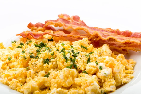 Freshly Fried Bacon Served Scrambled Eggs Chives — Stock Photo, Image