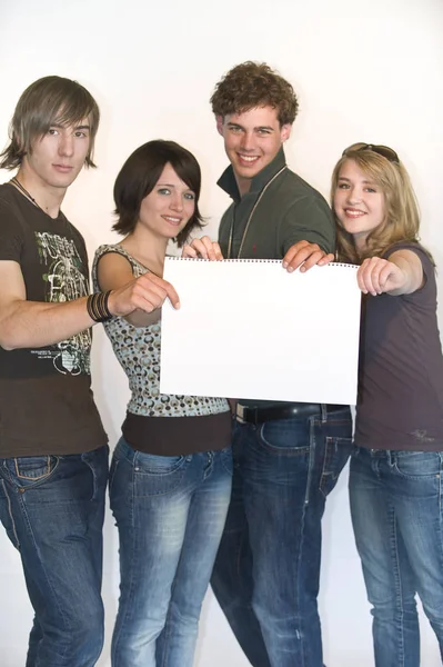 Junge Leute Sind Für Ihre Meinung — Stockfoto