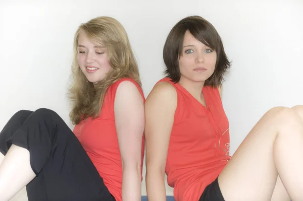 Two Young Women Doing Pilates — Stock Photo, Image