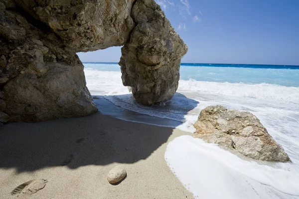 Szikla Kapu Strand Kathisma Szigeten Lefkada Görögországban — Stock Fotó