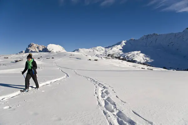 Snowshoeing Inverno Alpe Siusi Dolomites Italia — Fotografia de Stock