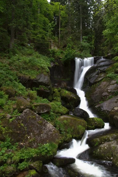 Bela Cachoeira Fundo Natureza — Fotografia de Stock