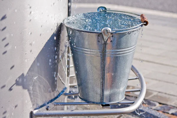 Cuchara Metal Con Agua Que Amasa — Foto de Stock