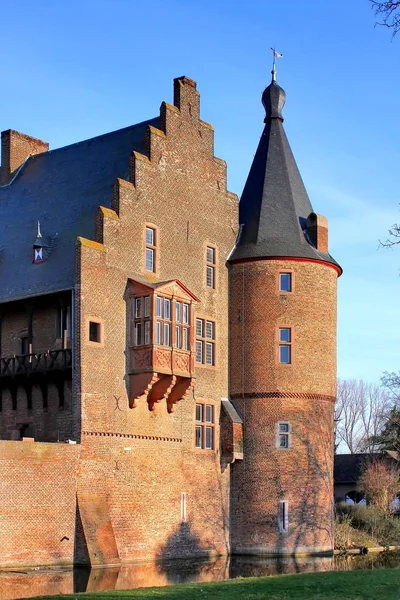 Malerischer Blick Auf Die Majestätische Mittelalterliche Burgarchitektur — Stockfoto