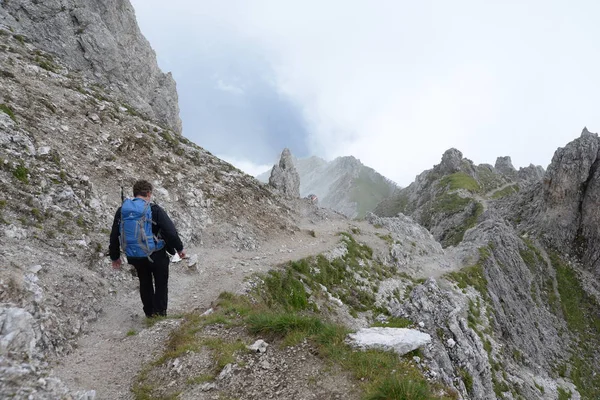 Hoog Kasteel Kraam Kraam Burg Stubai Stubaital Wandelaar Wandelen Bergwandelaar — Stockfoto