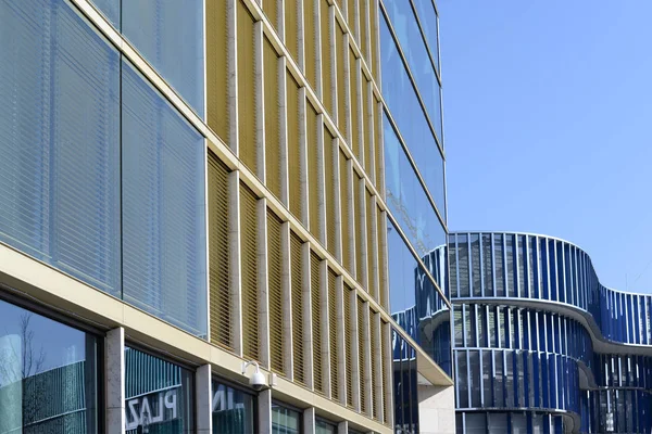 Fachada Fachada Acristalada Edificio Casa Moderno Arquitectura Amarillo Azul Cristal —  Fotos de Stock