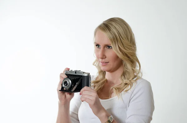 Vrouw Met Historische Camera — Stockfoto