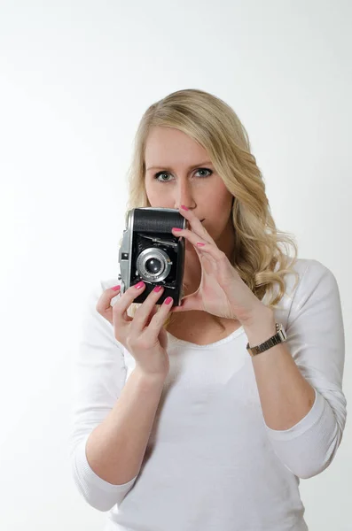 Vrouw Met Historische Camera — Stockfoto