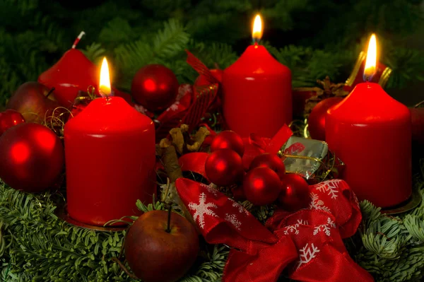 Grinalda Natal Com Velas Vermelhas — Fotografia de Stock