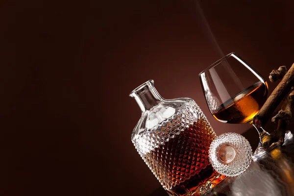 Благородна Крапля Алкоголю Курильної Сигари — стокове фото