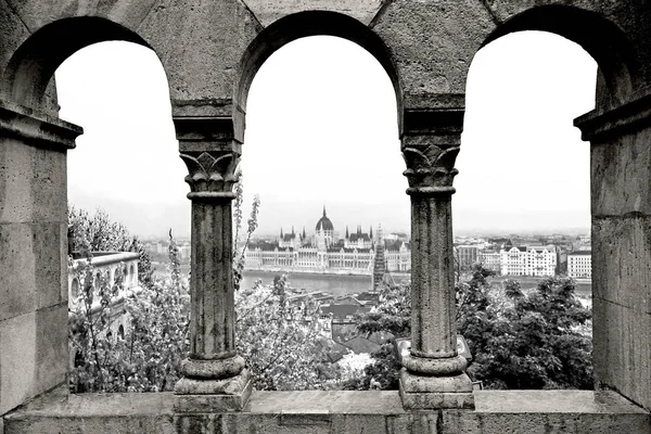 Budapest Från Fiskarnas Bastion Parlamentet — Stockfoto