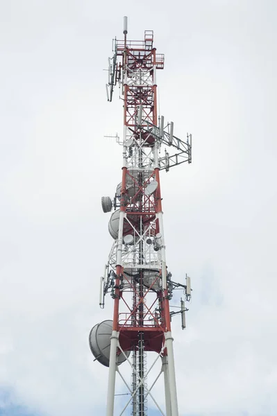 Pyloon Met Antennes Repeaters Voor Radiosignaal — Stockfoto