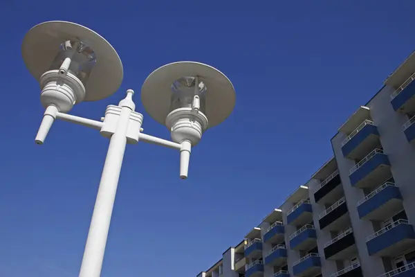 Lanterna Rua Contra Céu Azul — Fotografia de Stock