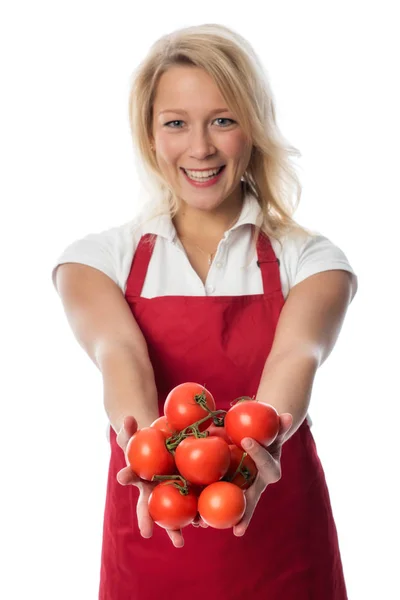 Femme Avec Tablier Présentant Une Poignée Tomates — Photo