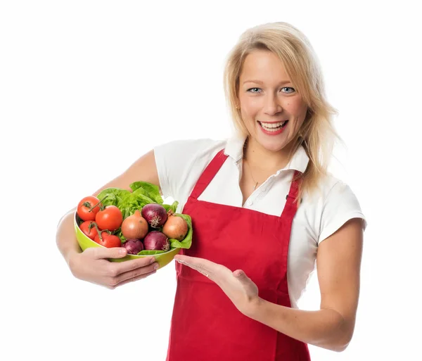 Mujer Con Delantal Presentando Plato Con Verduras Ensalada — Foto de Stock