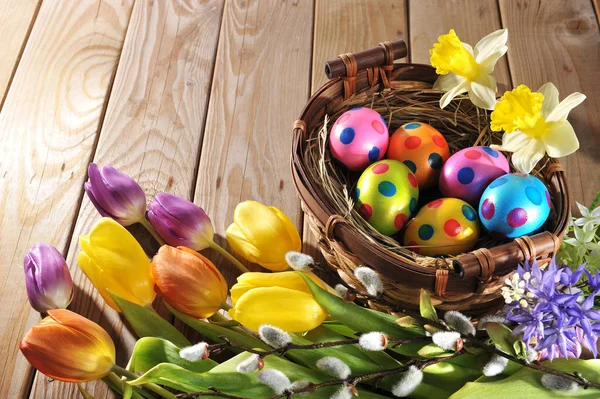 Easter Basket Colored Chicken Eggs Daffodils Pussy Willow Hyacinths Wooden — Stock Fotó