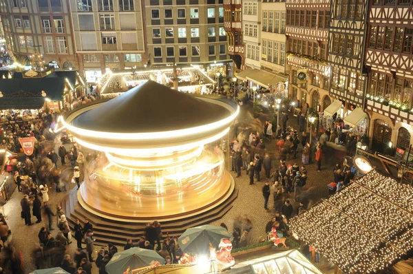 Festlicher Weihnachtsbaumschmuck — Stockfoto