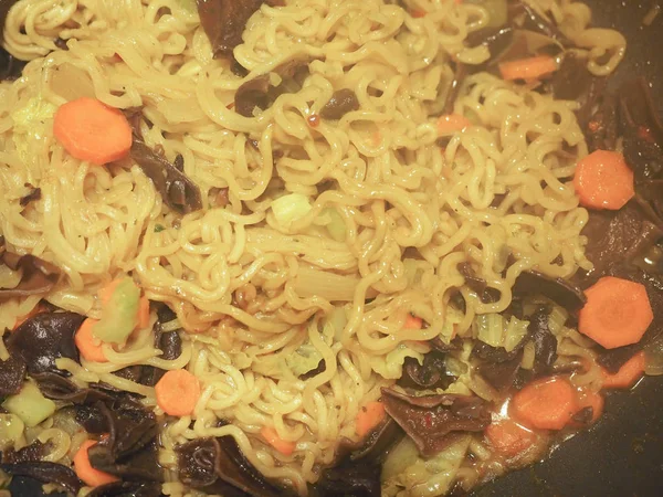 Kerrie Noedels Pasta Met Zwarte Chinese Champignons — Stockfoto