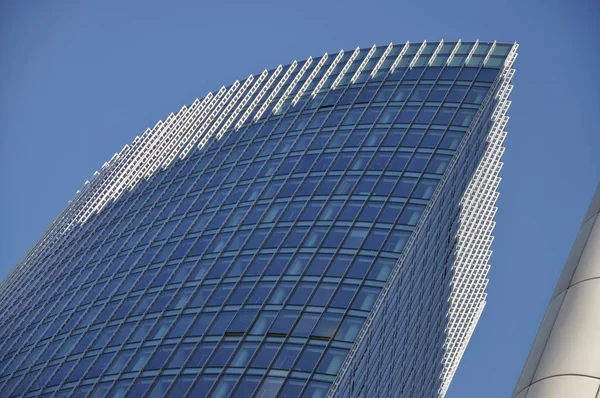 skyscraper,frankfurt,skyscrapers,facade,housewife,buildings,skyper,office buildings,business,hesse,germany,brd,bank,banks,city financial district,glass facade