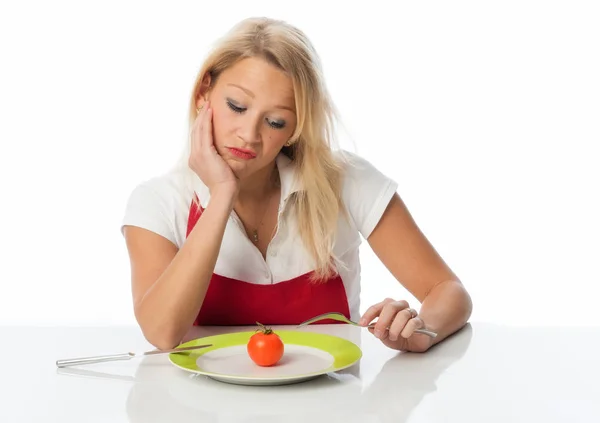 Femme Regardant Une Tomate Tirant Une Trappe — Photo