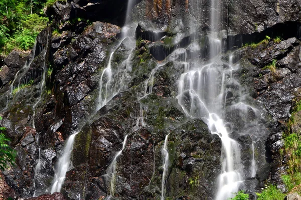 Hermosa Cascada Sobre Fondo Naturaleza — Foto de Stock